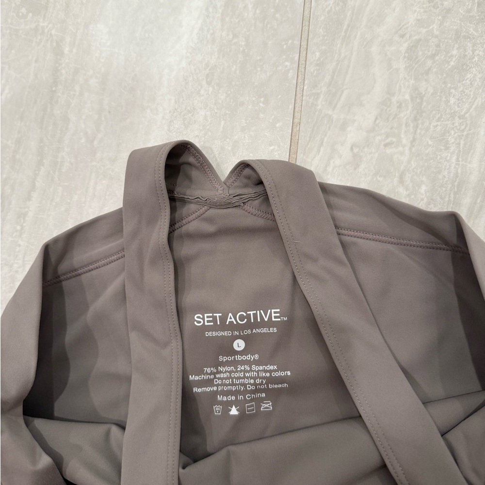 SET Active Top - Picture 2 of 3
